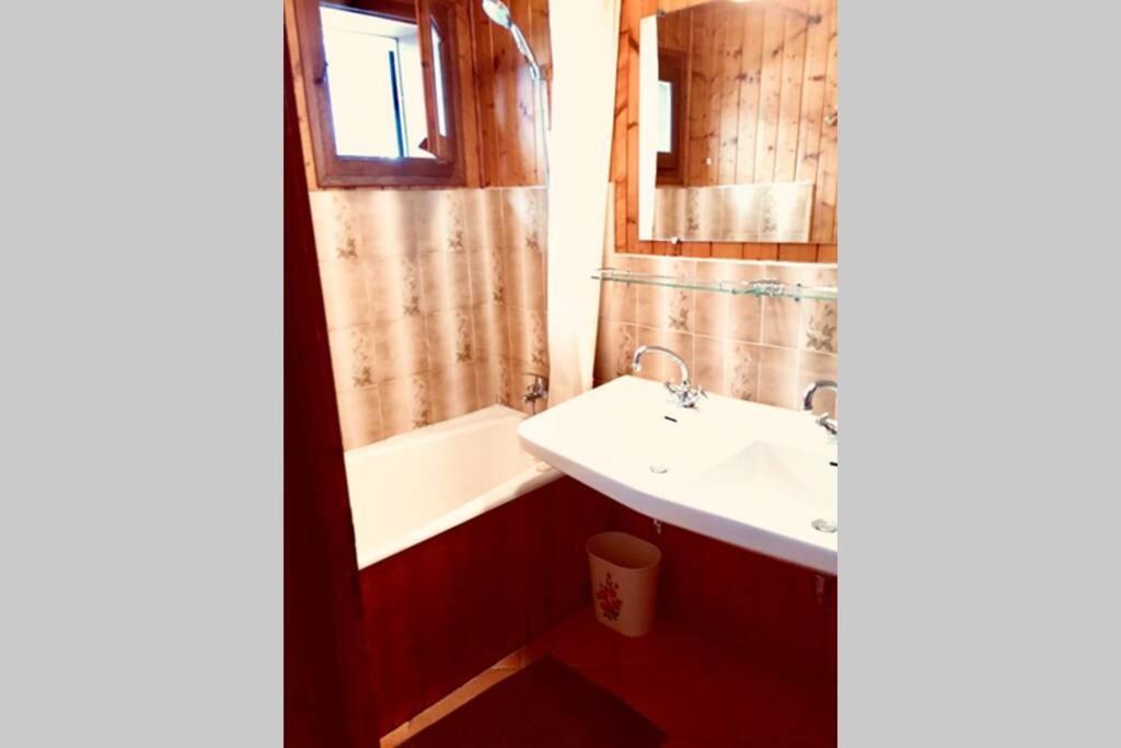 Charmant Appartement Dans Chalet Les Carroz d'Araches Eksteriør bilde